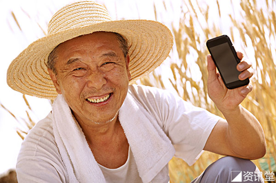 國務院發話:教農民伯伯用手機